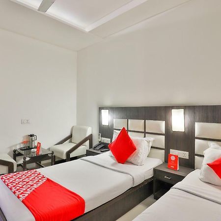 Oyo 2351 Hotel Golden Plaza Ahmadabad Zewnętrze zdjęcie