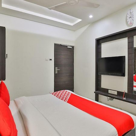 Oyo 2351 Hotel Golden Plaza Ahmadabad Zewnętrze zdjęcie