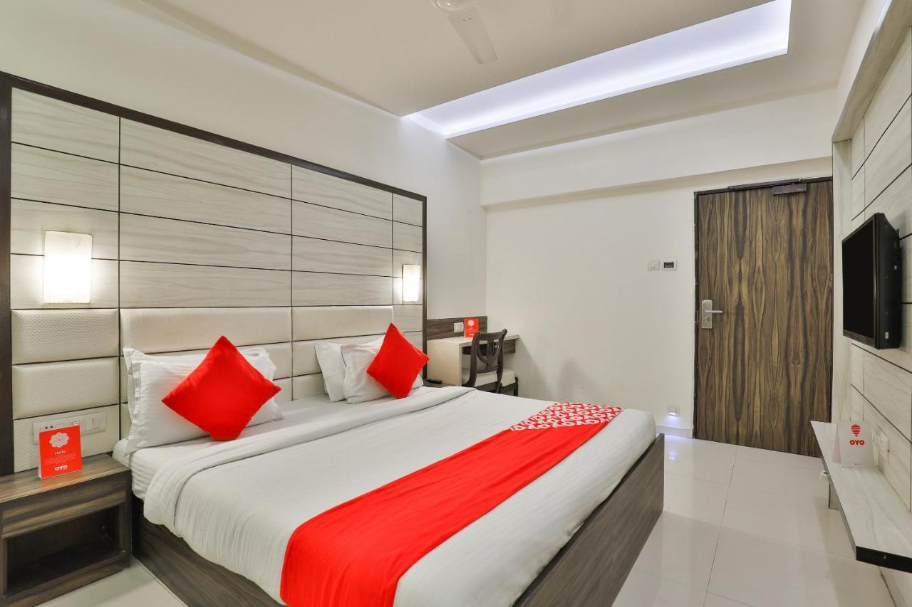 Oyo 2351 Hotel Golden Plaza Ahmadabad Zewnętrze zdjęcie