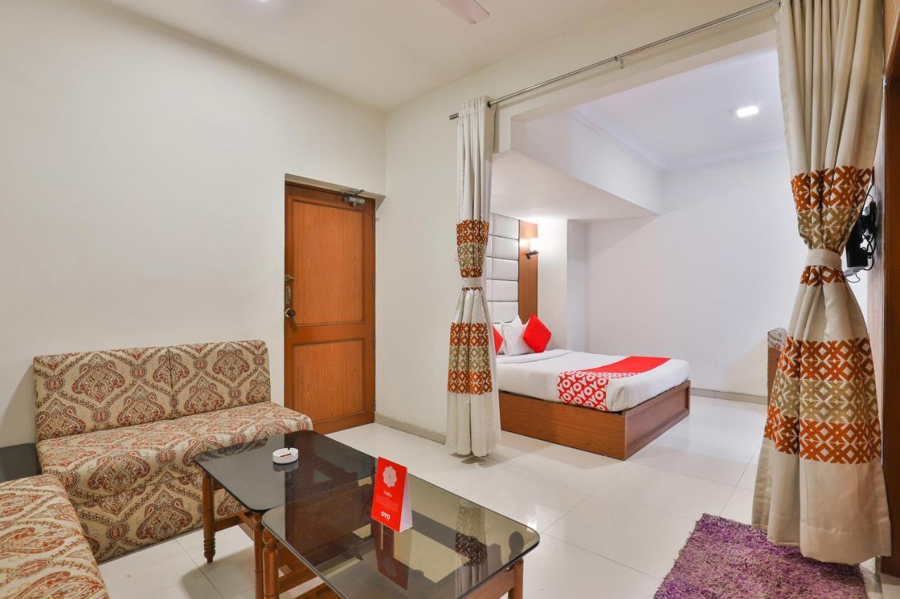 Oyo 2351 Hotel Golden Plaza Ahmadabad Zewnętrze zdjęcie
