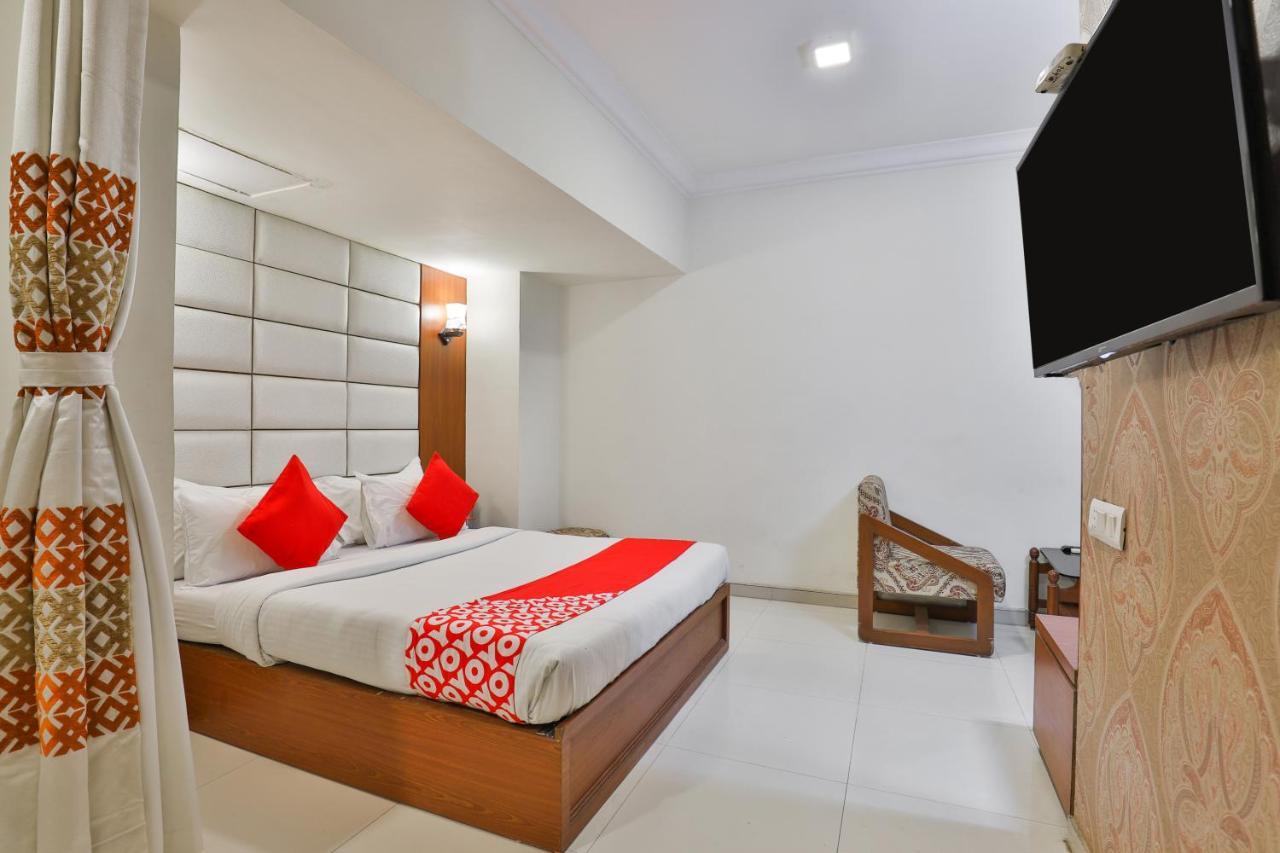 Oyo 2351 Hotel Golden Plaza Ahmadabad Zewnętrze zdjęcie