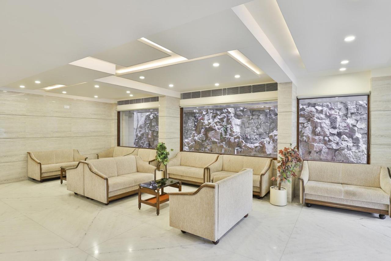 Oyo 2351 Hotel Golden Plaza Ahmadabad Zewnętrze zdjęcie