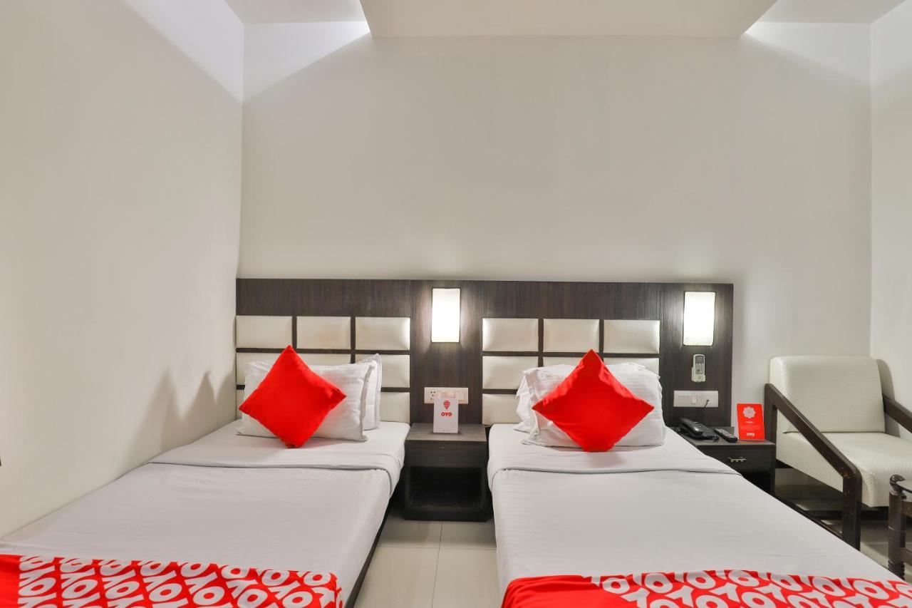 Oyo 2351 Hotel Golden Plaza Ahmadabad Zewnętrze zdjęcie
