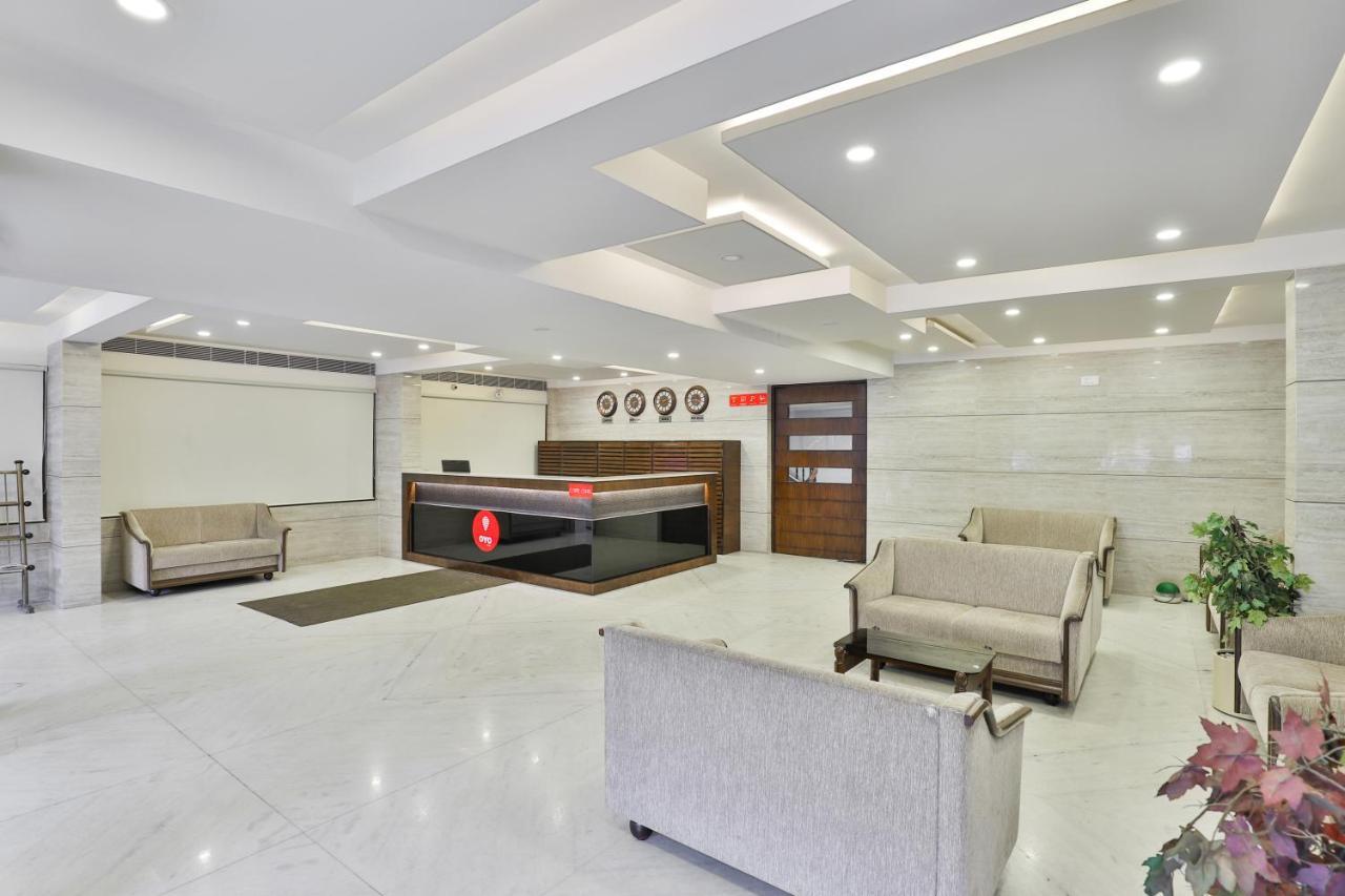 Oyo 2351 Hotel Golden Plaza Ahmadabad Zewnętrze zdjęcie