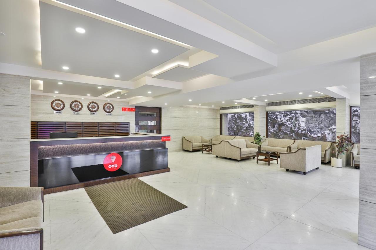 Oyo 2351 Hotel Golden Plaza Ahmadabad Zewnętrze zdjęcie