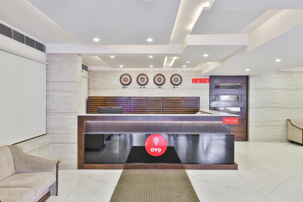 Oyo 2351 Hotel Golden Plaza Ahmadabad Zewnętrze zdjęcie