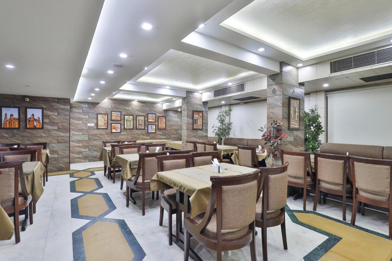 Oyo 2351 Hotel Golden Plaza Ahmadabad Zewnętrze zdjęcie