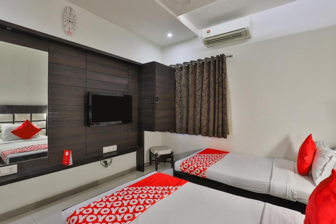 Oyo 2351 Hotel Golden Plaza Ahmadabad Zewnętrze zdjęcie