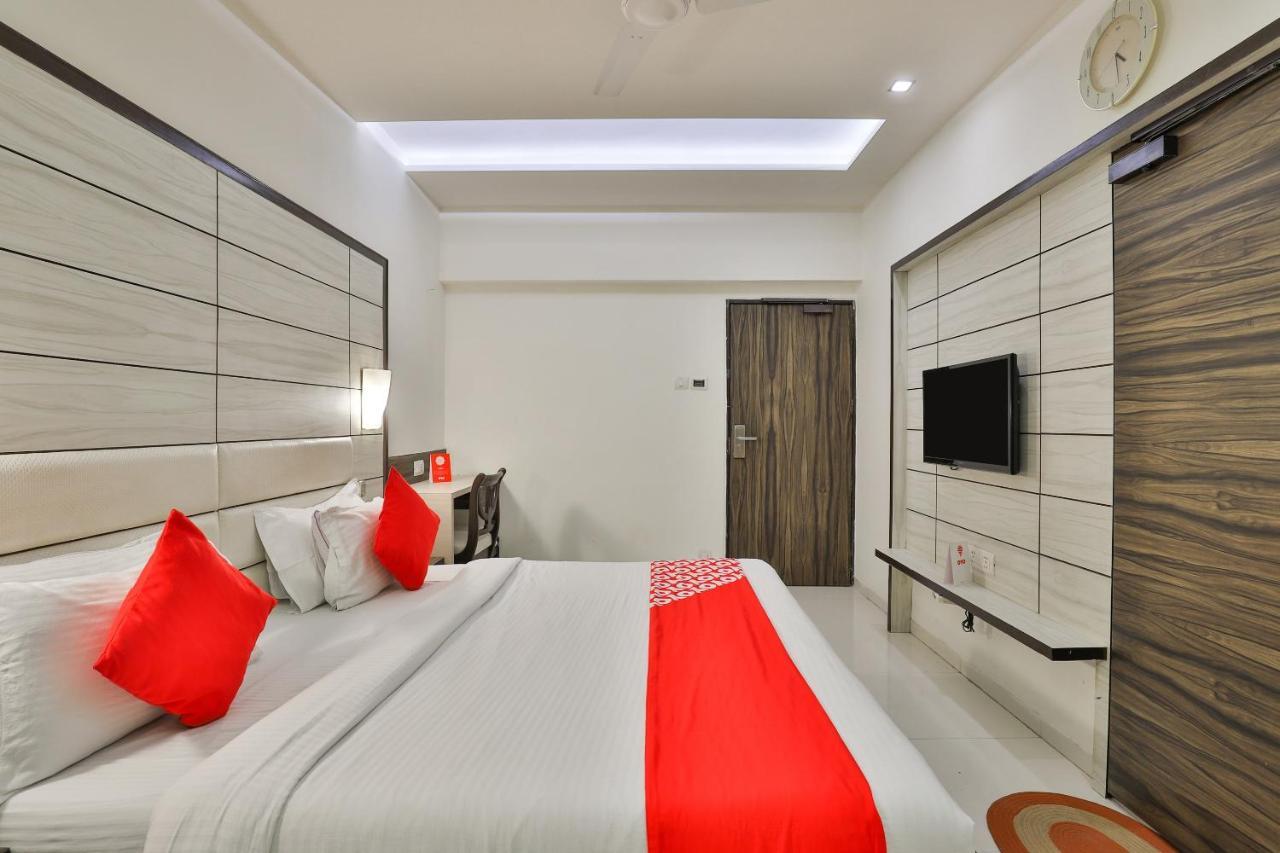 Oyo 2351 Hotel Golden Plaza Ahmadabad Zewnętrze zdjęcie