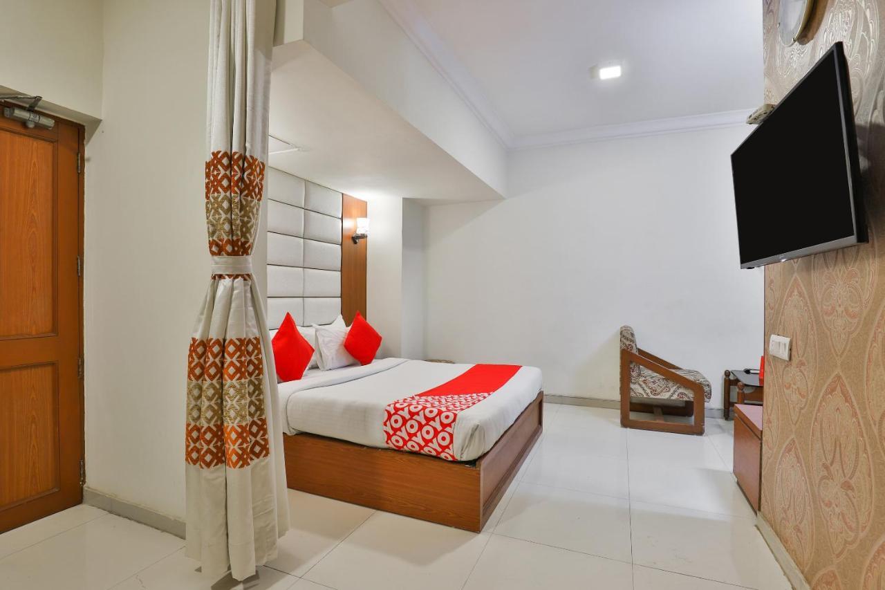 Oyo 2351 Hotel Golden Plaza Ahmadabad Zewnętrze zdjęcie