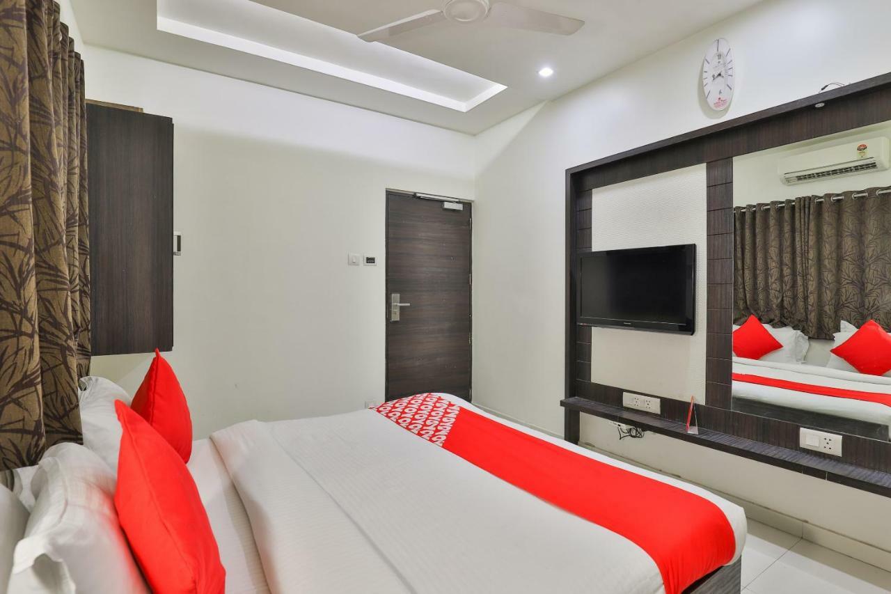 Oyo 2351 Hotel Golden Plaza Ahmadabad Zewnętrze zdjęcie